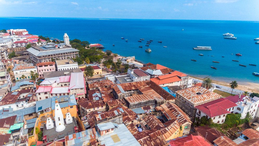 Češi mají zimy a nařízení dost, Zanzibar je oblíbený jako ještě nikdy